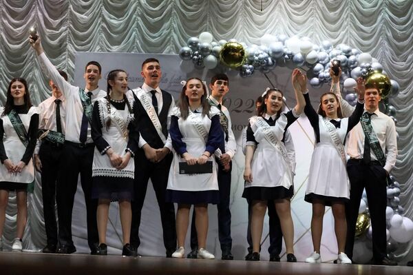 Последний звонок гимназии Альбион - Sputnik Южная Осетия