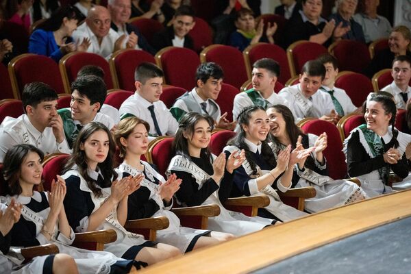 Учебный процесс для первых, девятых и одиннадцатых классов  общеобразовательных школ республики завершится 25 мая, для всех  остальных – 28 мая. - Sputnik Южная Осетия