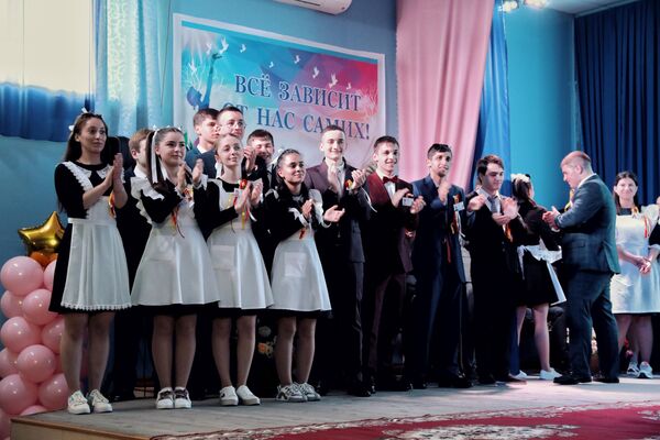В этом году 497 учащихся столичных и районных образовательных учреждений прощаются со школьной жизнью, для них наступает пора выпускных  экзаменов. - Sputnik Южная Осетия