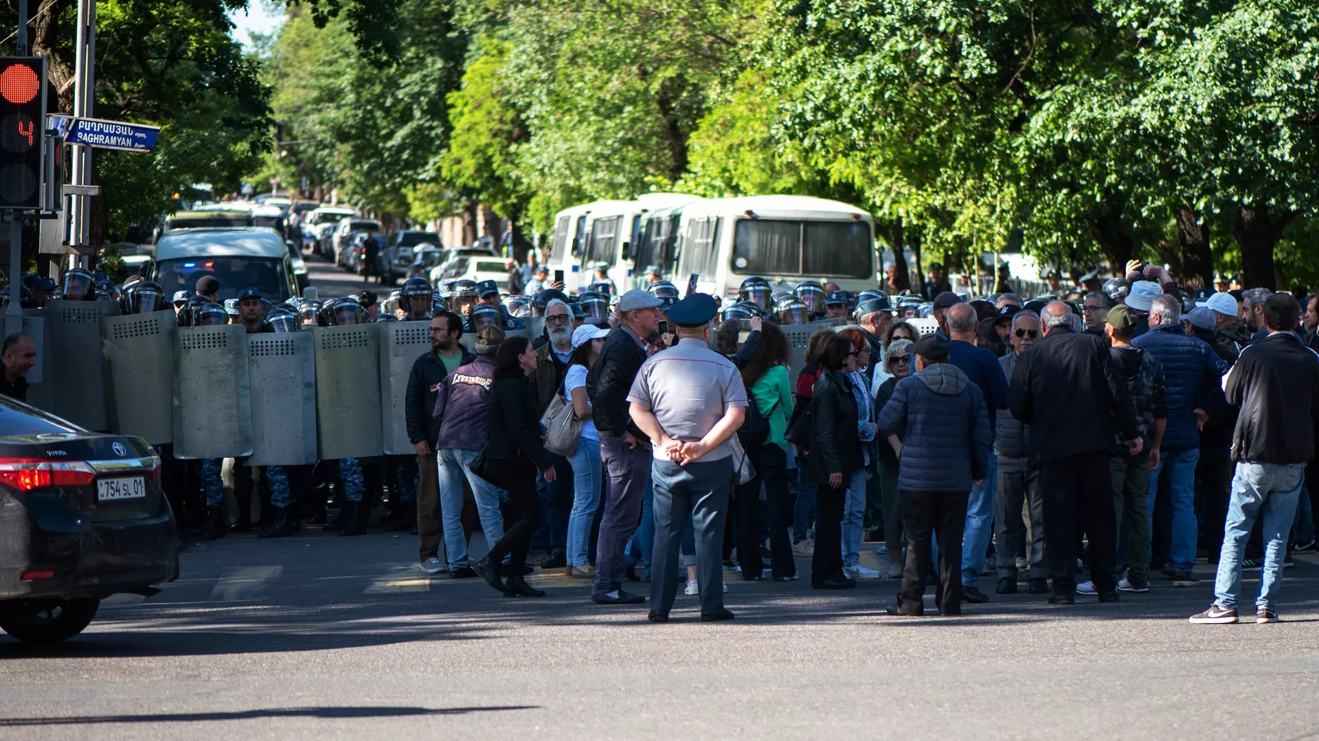 Оппозиция продолжает митинги в Ереване