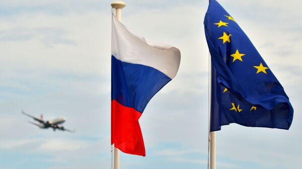 Флаги России и ЕС   - Sputnik Южная Осетия