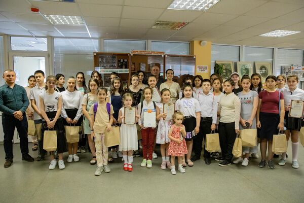 Участники конкурса детского рисунка  - Sputnik Южная Осетия