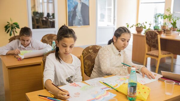 Конкурс детского рисунка ко Дню России  - Sputnik Южная Осетия