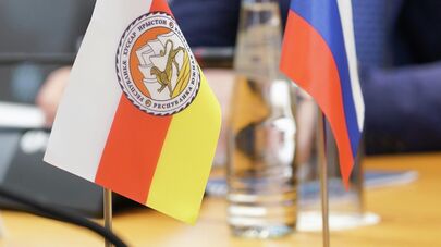 Флаги Южной Осетии и России