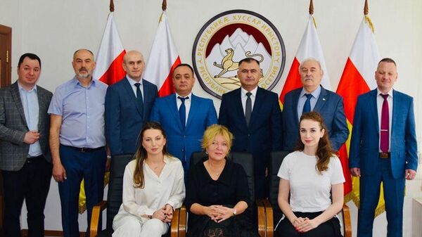 Президент Алан Гаглоев посетил посольство Южной Осетии в России  - Sputnik Южная Осетия