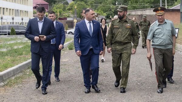 Алан Гаглоев ознакомился с инфраструтурой национальных Вооруженных Сил и ходом военно-технического сотрудничества РЮО и РФ - Sputnik Южная Осетия
