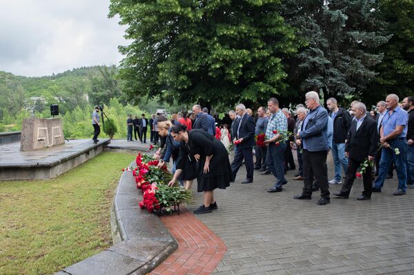 Возложение цветов в память о начале ВОВ  - Sputnik Южная Осетия