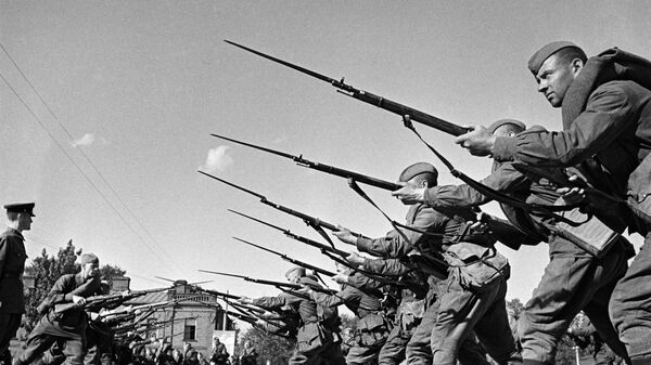 Обучение бойцов перед отправкой на фронт - Sputnik Южная Осетия