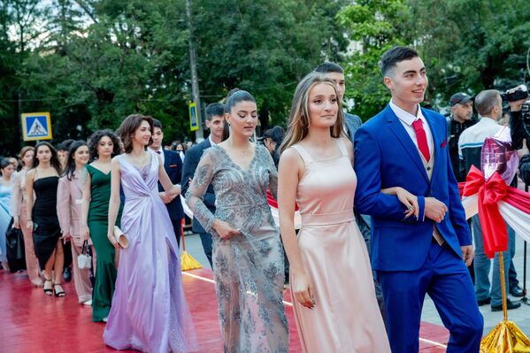 Выпускники Южной Осетии на красной дорожке - Sputnik Южная Осетия