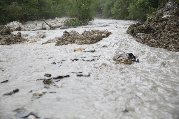 Последствия сильных дождей и поднявшегося уровня воды в реках Южной Осетии. 27 июня  - Sputnik Южная Осетия