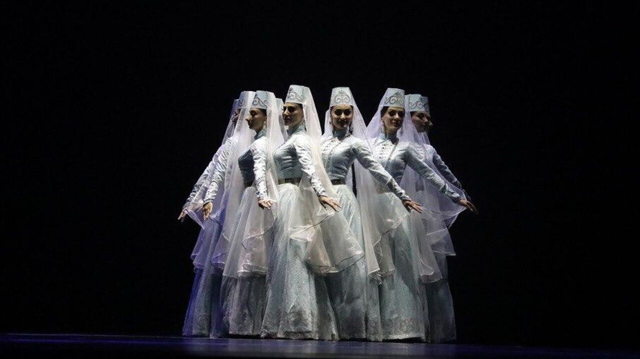 Ақ көйлек порно видео