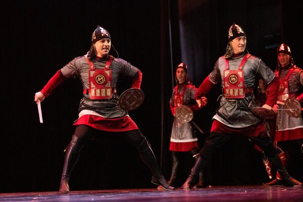 После долгого перерыва коллектив показал уже полюбившиеся номера и два новых танца. - Sputnik Южная Осетия