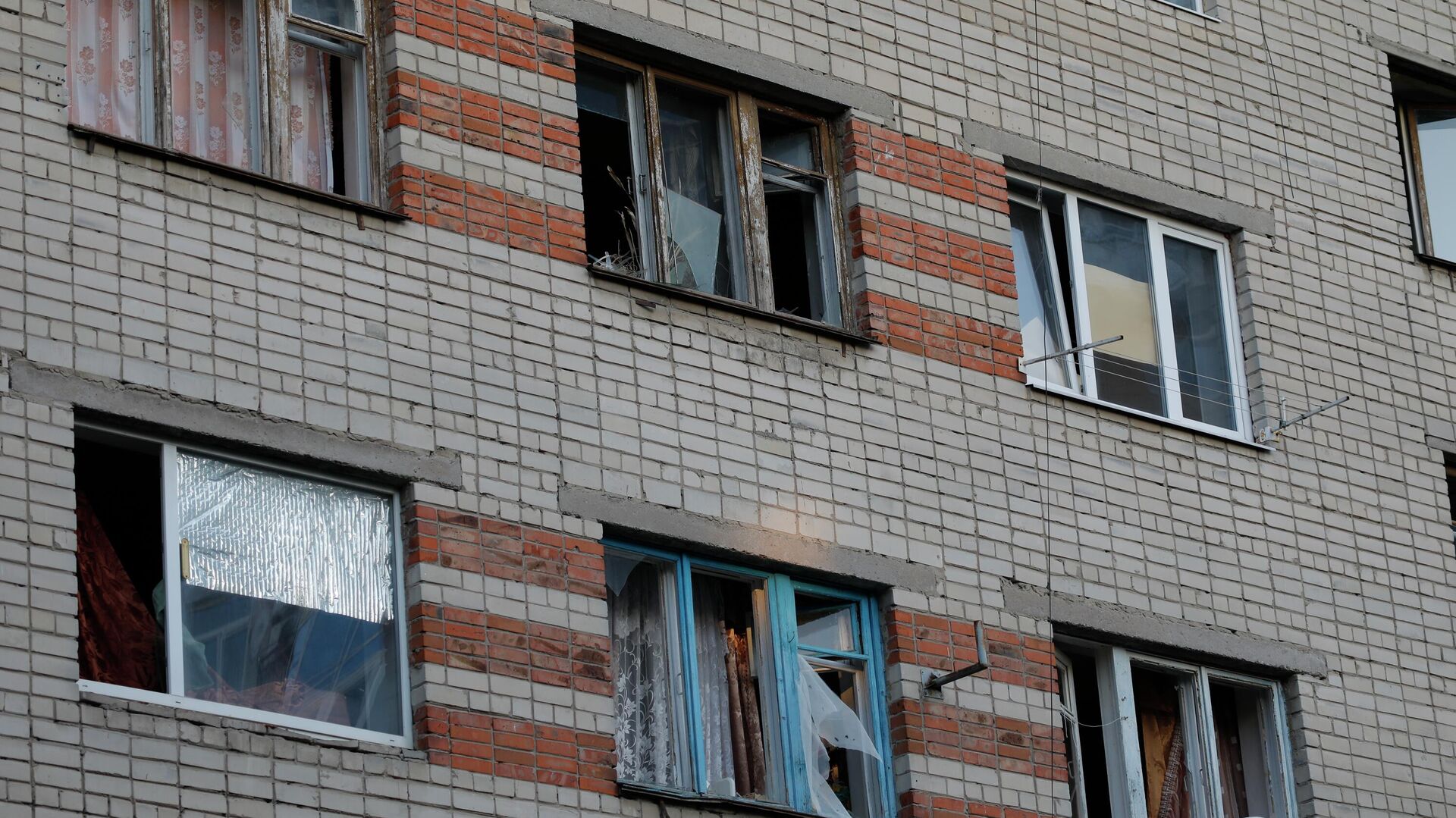 В Белгороде повреждены десятки домов - Sputnik Южная Осетия, 1920, 03.07.2022