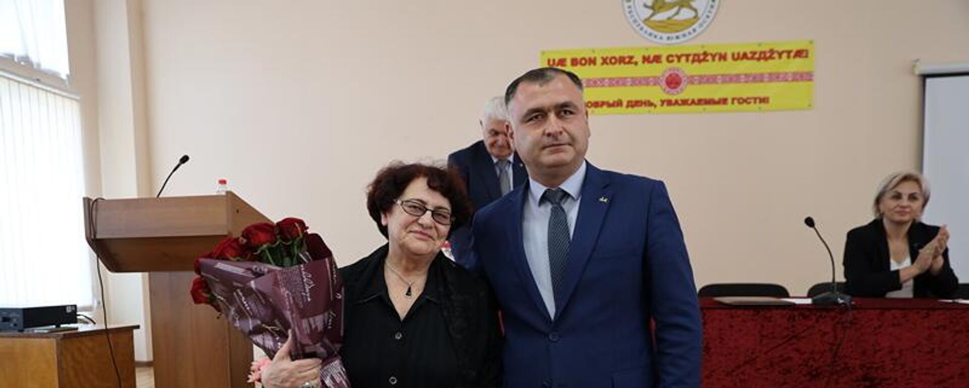 Алан Гаглоев поздравил Зою Битарти с 80-летним юбилеем - Sputnik Южная Осетия, 1920, 04.07.2022