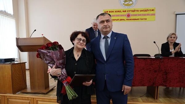 Алан Гаглоев поздравил Зою Битарти с 80-летним юбилеем - Sputnik Южная Осетия