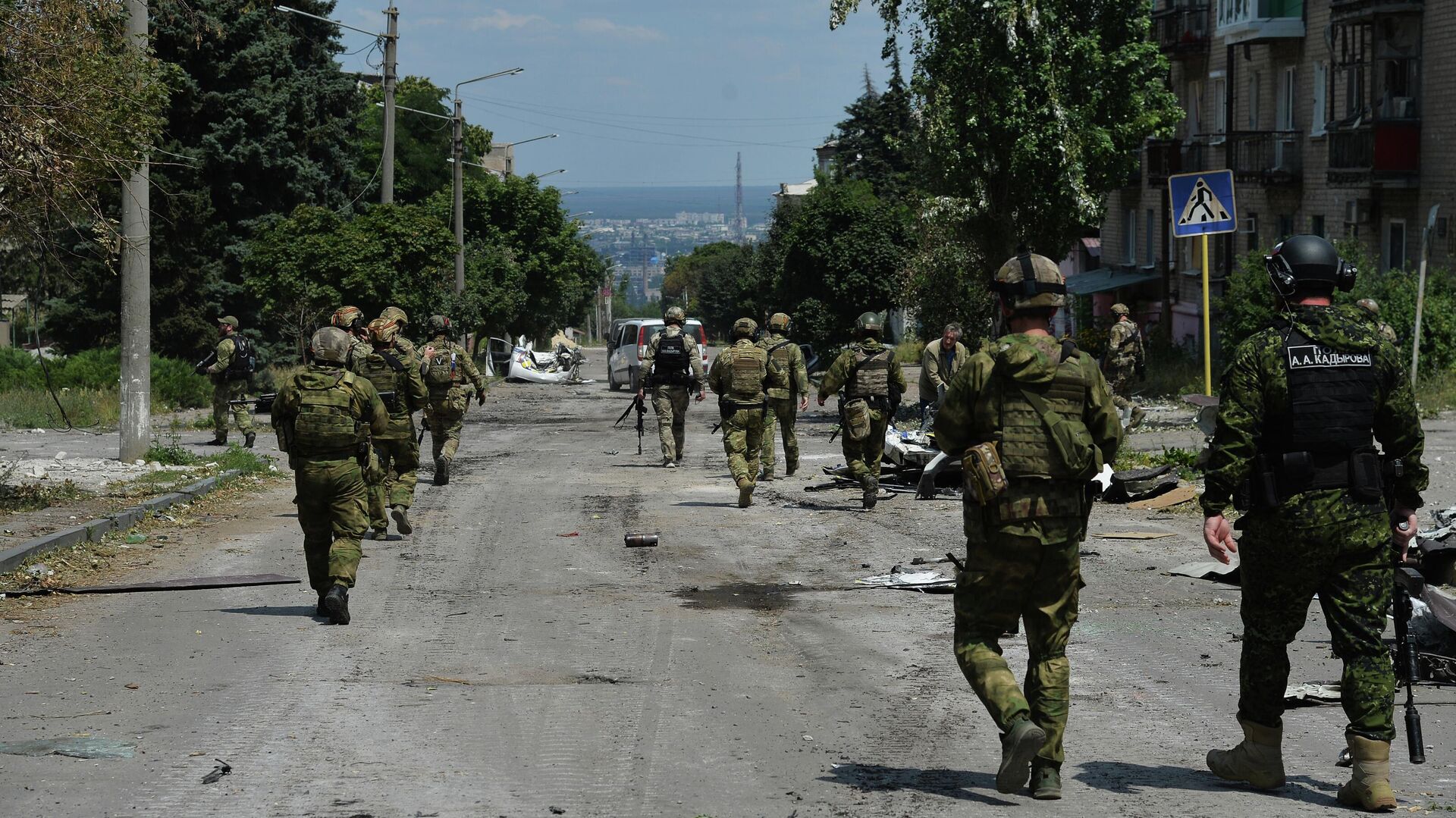 Российские военные на улицах освобожденного Лисичанска - Sputnik Южная Осетия, 1920, 06.07.2022