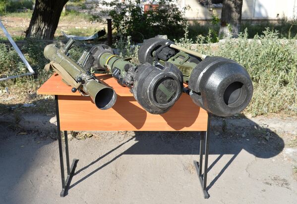 Выставка трофейной военной техники и оружия в центре Лисичанска - Sputnik Южная Осетия