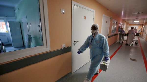 Медицинский работник в Волгоградской областной инфекционной больнице №2 в городе Волжский. - Sputnik Южная Осетия