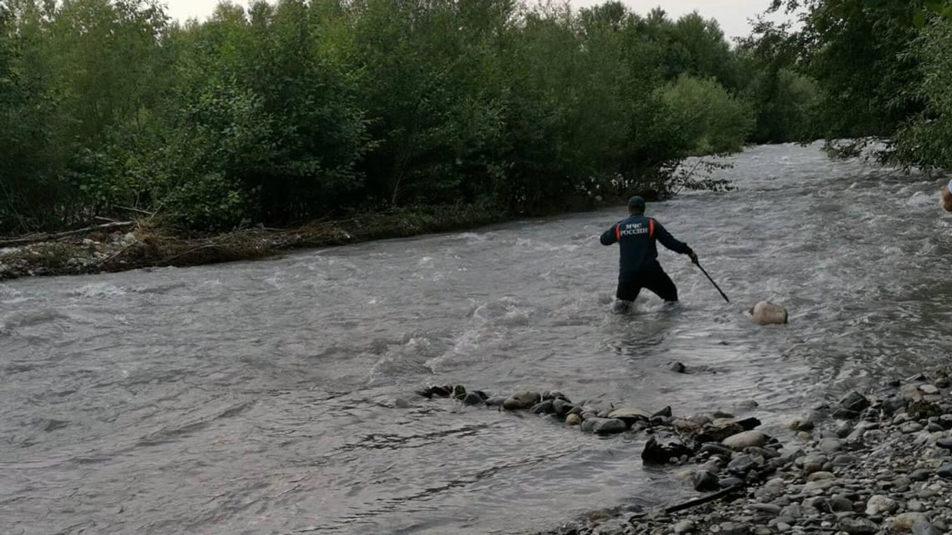 Спасатели ищут ребенка в районе реки Фиагдон - Sputnik Южная Осетия, 1920, 14.07.2022