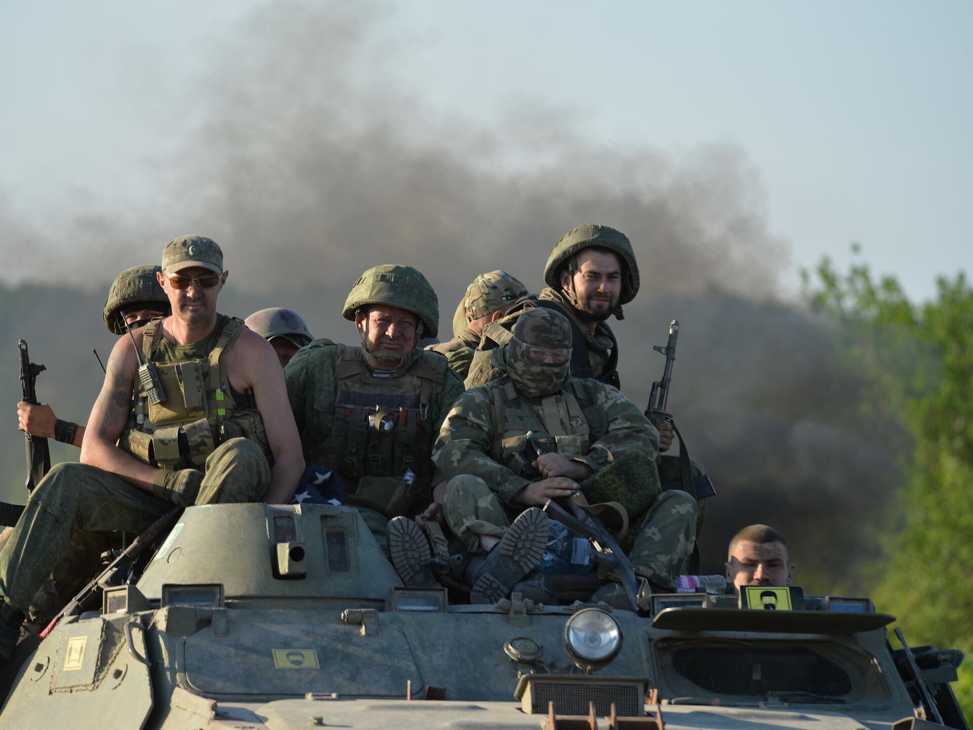 Нападение всу сегодня. Военные действия. Российский солдат. Украинские военные. Солдаты РФ на Украине.