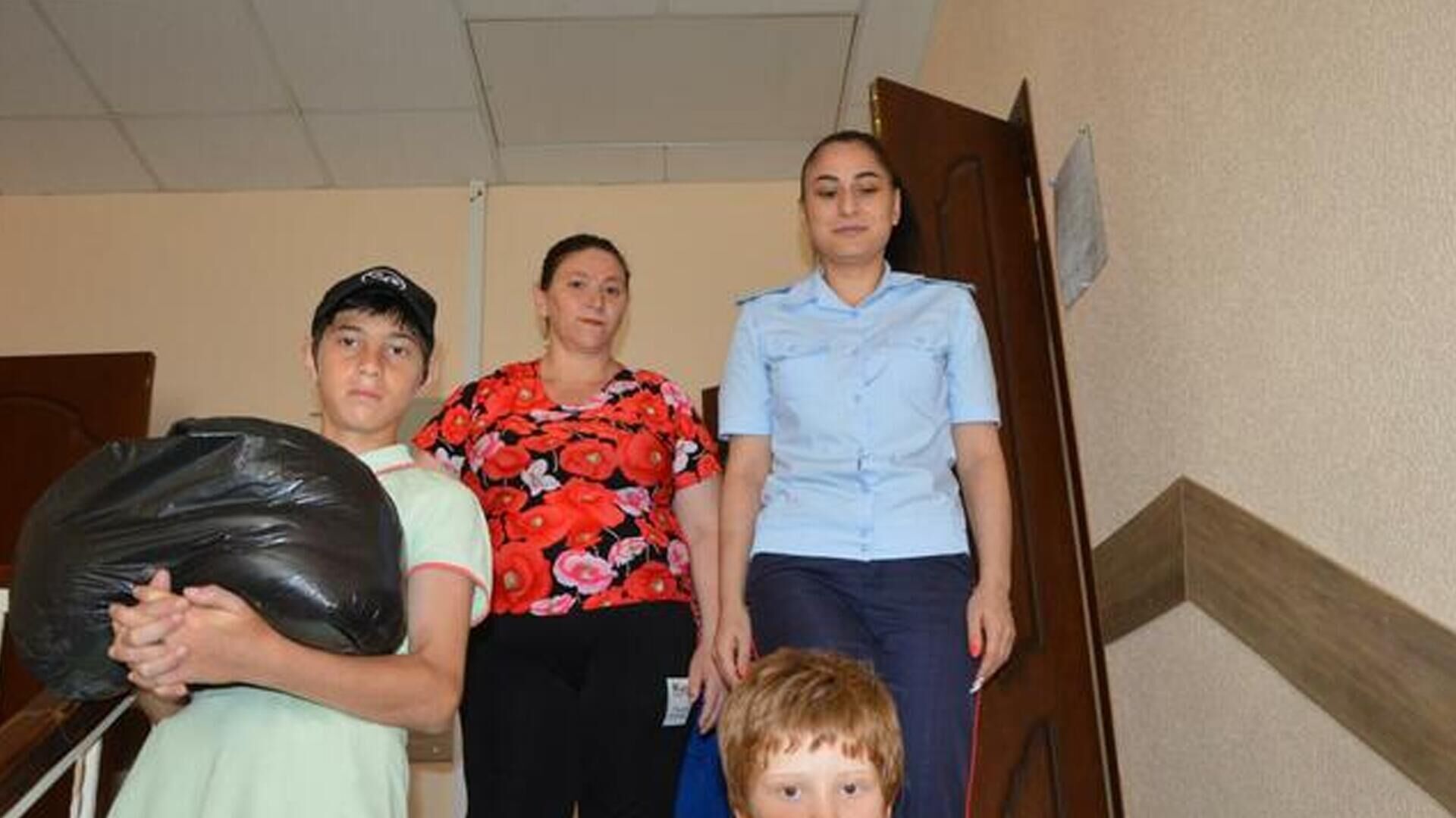 МВД и Минобороны Южной Осетии оказали помощь малоимущим семьям - Sputnik Южная Осетия, 1920, 21.07.2022