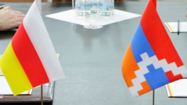Флаги РЮО и Республики Арцах - Sputnik Южная Осетия