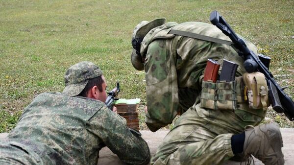 На войсковом полигоне проходят стрельбы для солдат срочной службы - Sputnik Южная Осетия