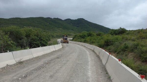 В Южной Осетии дорожники восстанавливают размытую паводком дорогу Гром-Цинагар  - Sputnik Южная Осетия