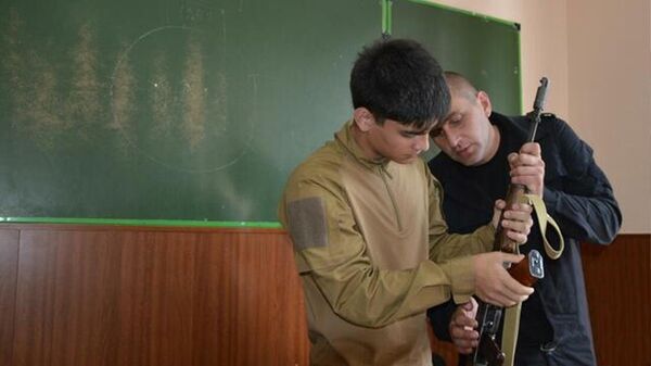 Югоосетинские курсанты МВД России проходят курс молодого бойца - Sputnik Южная Осетия
