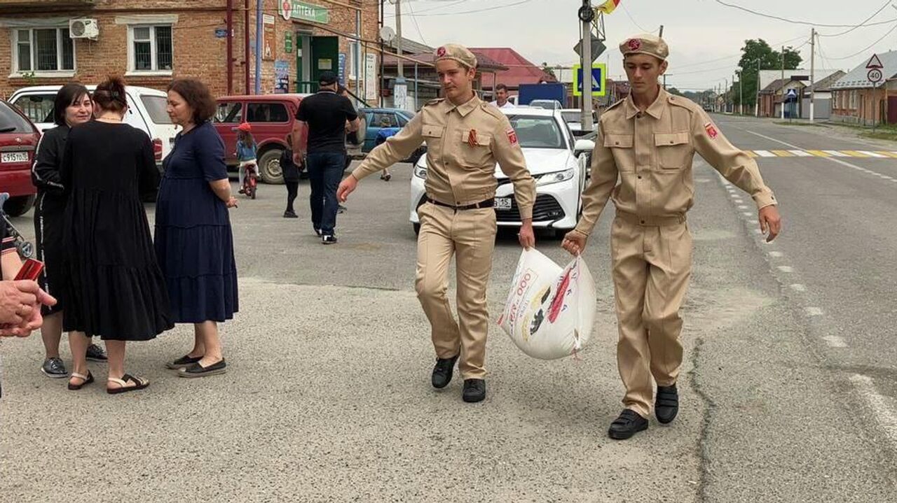 Дети Лескена – детям Краснодона. Жители села в Северной Осетии отправили  гумпомощь в ЛНР - 27.07.2022, Sputnik Южная Осетия