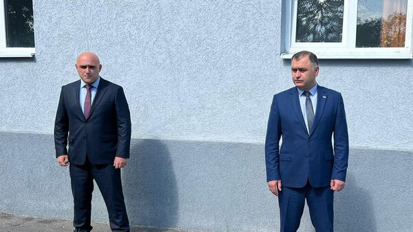 Президент Алан Гаглоев представил сотрудникам Госохраны нового начальника - Sputnik Южная Осетия