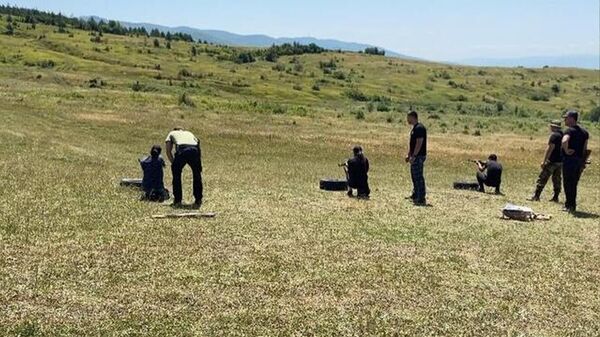 Сотрудники УВД Дзауского района прошли огневую и физическую подготовку - Sputnik Южная Осетия