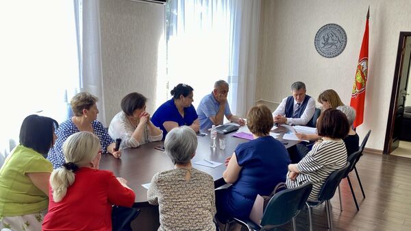 Встреча главы администрации Гено Каджаева с заведующими ДОУ города Цхинвал.  - Sputnik Южная Осетия