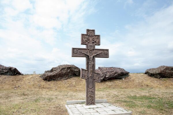 Крест-распятие на территории &quot;Музея сожженных душ&quot; - Sputnik Южная Осетия