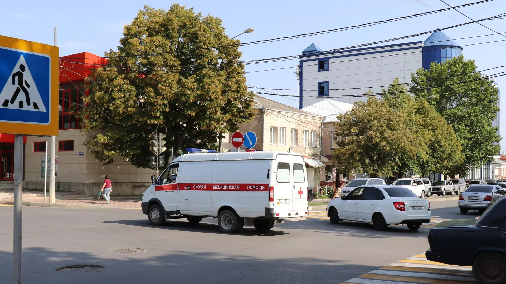 Автомобиль скорой помощи в Цхинвале.