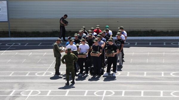 Курсанты российских военных вузов из Южной Осетии проходят курс молодого бойца  - Sputnik Южная Осетия