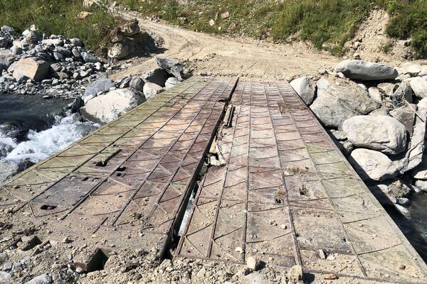 Работы по восстановлению моста в Дзауском районе РЮО - Sputnik Южная Осетия