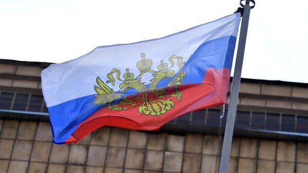 Поднятие нового флага на военно-гражданской администрации в Купянске - Sputnik Южная Осетия