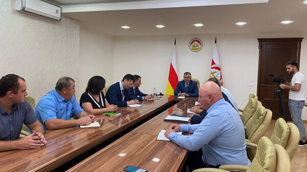 Рабочее совещание президента Алана Гаглоева с главами районов республики - Sputnik Южная Осетия