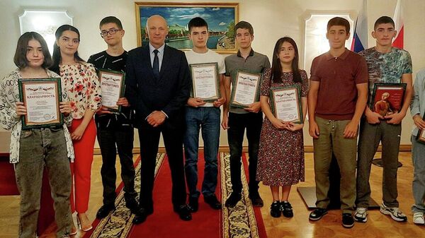 В Цхинвале наградили участников Международного конкурса по истории Великой Отечественной войны  - Sputnik Хуссар Ирыстон