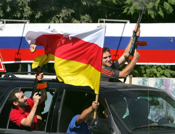 Указ о признании государственного суверенитета Южной Осетии был подписан  26 августа 2008 года тогдашним президентом России Дмитрием Медведевым. - Sputnik Южная Осетия