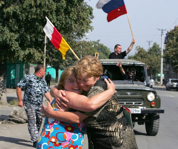 Жители Осетии радуются новости о признании независимости Южной Осетии. - Sputnik Южная Осетия