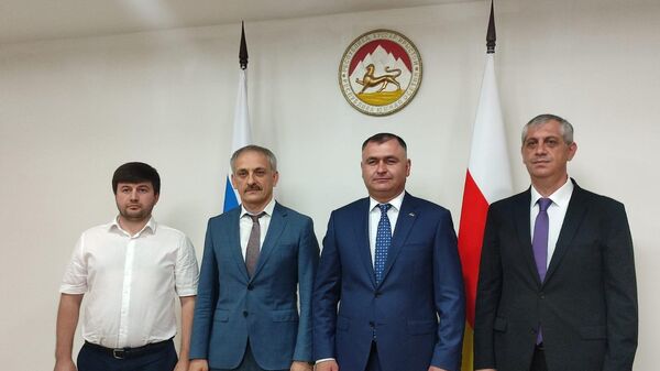Встреча президента Алана Гаглоева с делегациями Северо-Кавказских республик  - Sputnik Южная Осетия