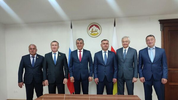 Встреча президента Алана Гаглоева с делегацией Северной Осетии  - Sputnik Южная Осетия