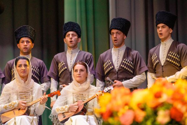 Выступление хора при президенте республики Южная Осетия  - Sputnik Южная Осетия