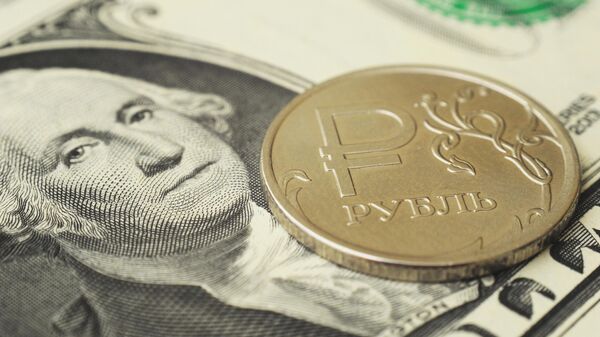 Монета номиналом один рубль на банкноте один доллар США. - Sputnik Южная Осетия