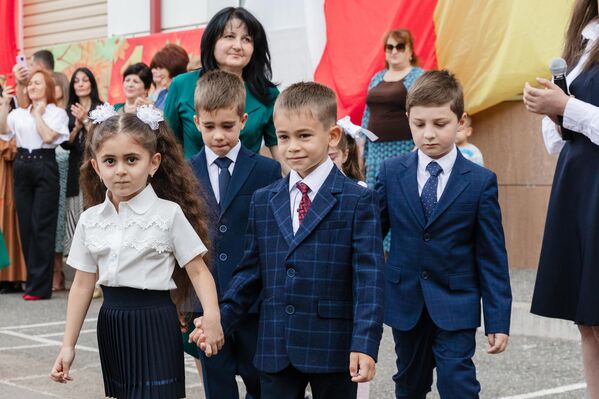 Первоклашки школы №6  - Sputnik Южная Осетия