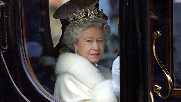 Королева Елизавета II в карете, Лондон, 2000 год - Sputnik Южная Осетия