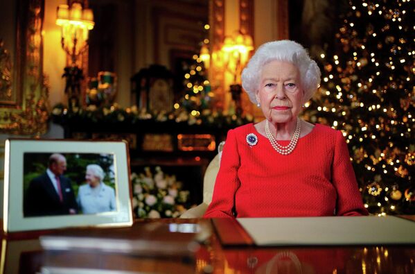 Королева Великобритании Елизавета II записывает свою ежегодную рождественскую трансляцию в Виндзорском замке, Англия - Sputnik Южная Осетия