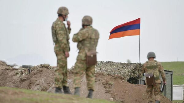 Армянские военнослужащие на границе с Азербайджаном. Архивное фото - Sputnik Южная Осетия